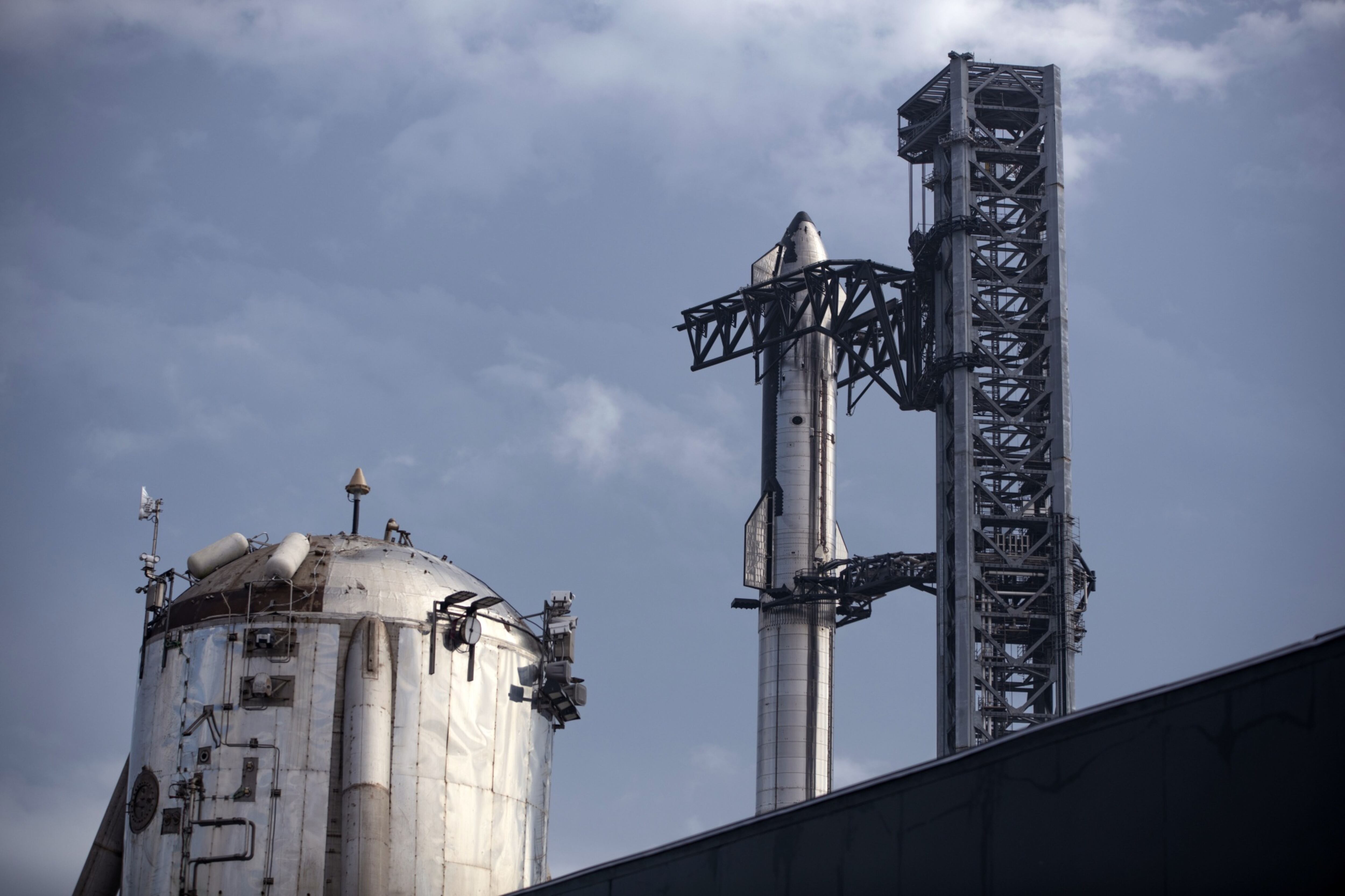 Vídeo: foguete explode na fábrica da SpaceX durante teste