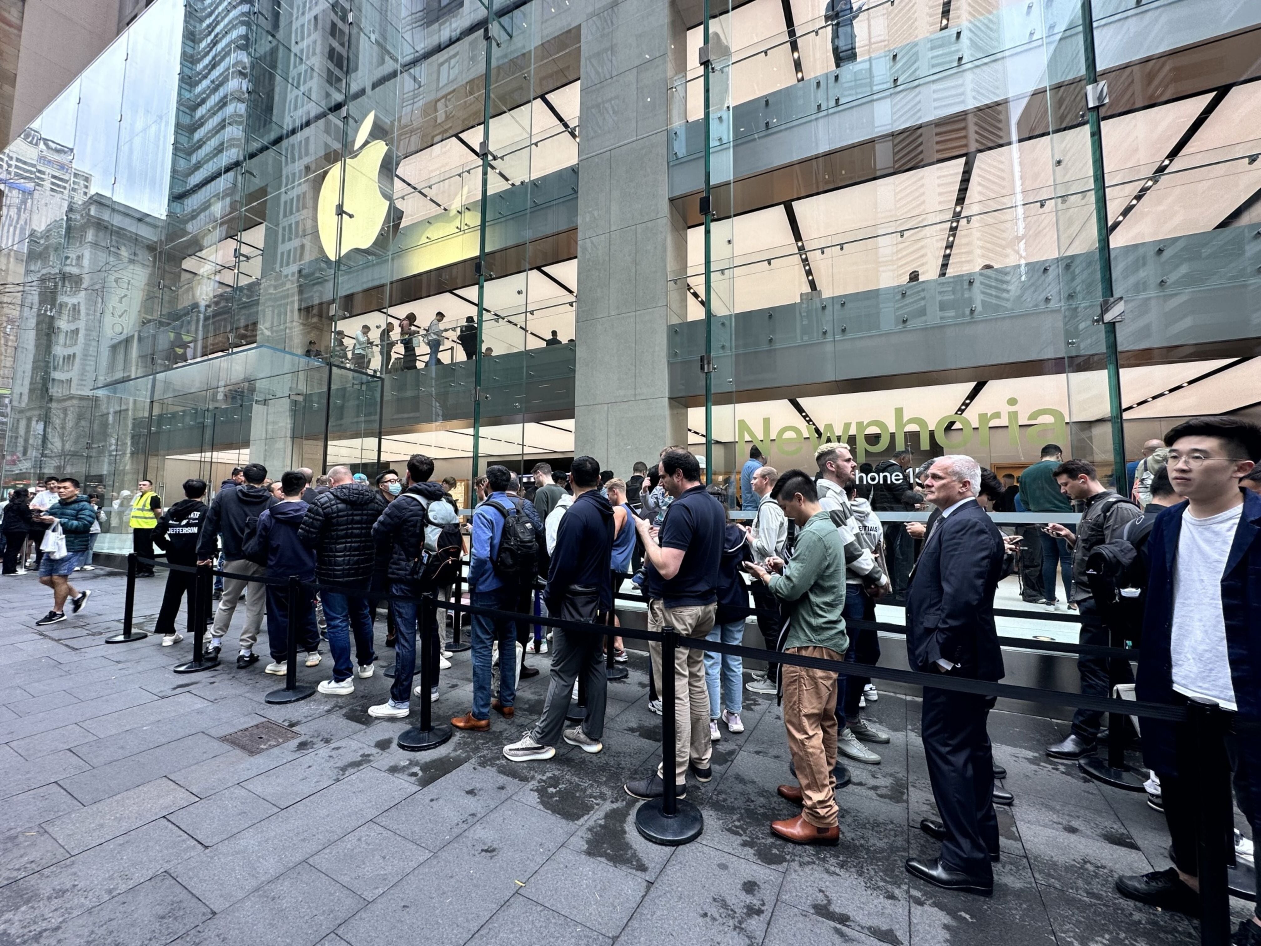 Já tem gente fazendo fila para o iPhone 5 na Apple Store Fifth