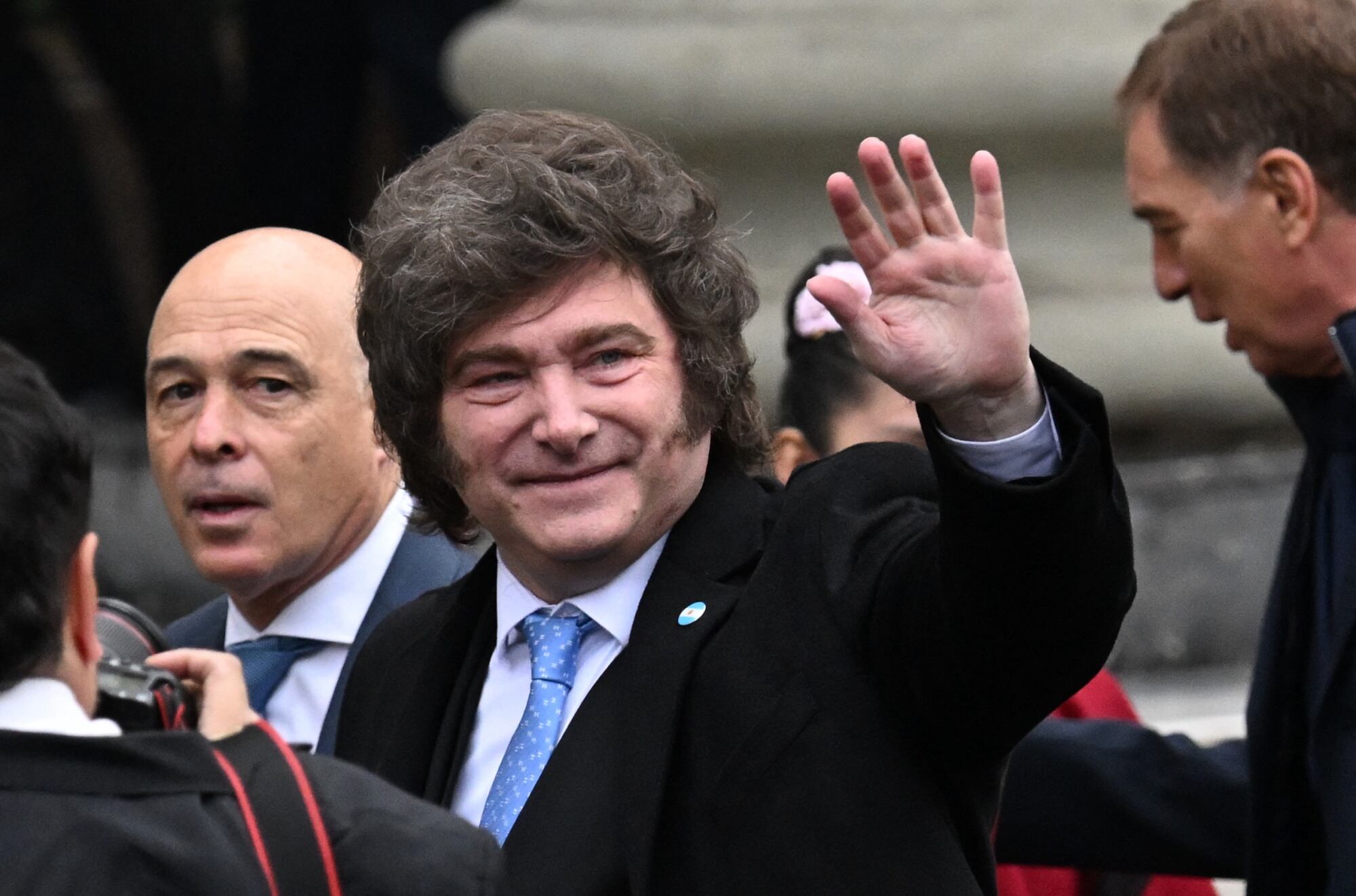 Milei reduz intervenção no câmbio após entrada de dólares reforçar