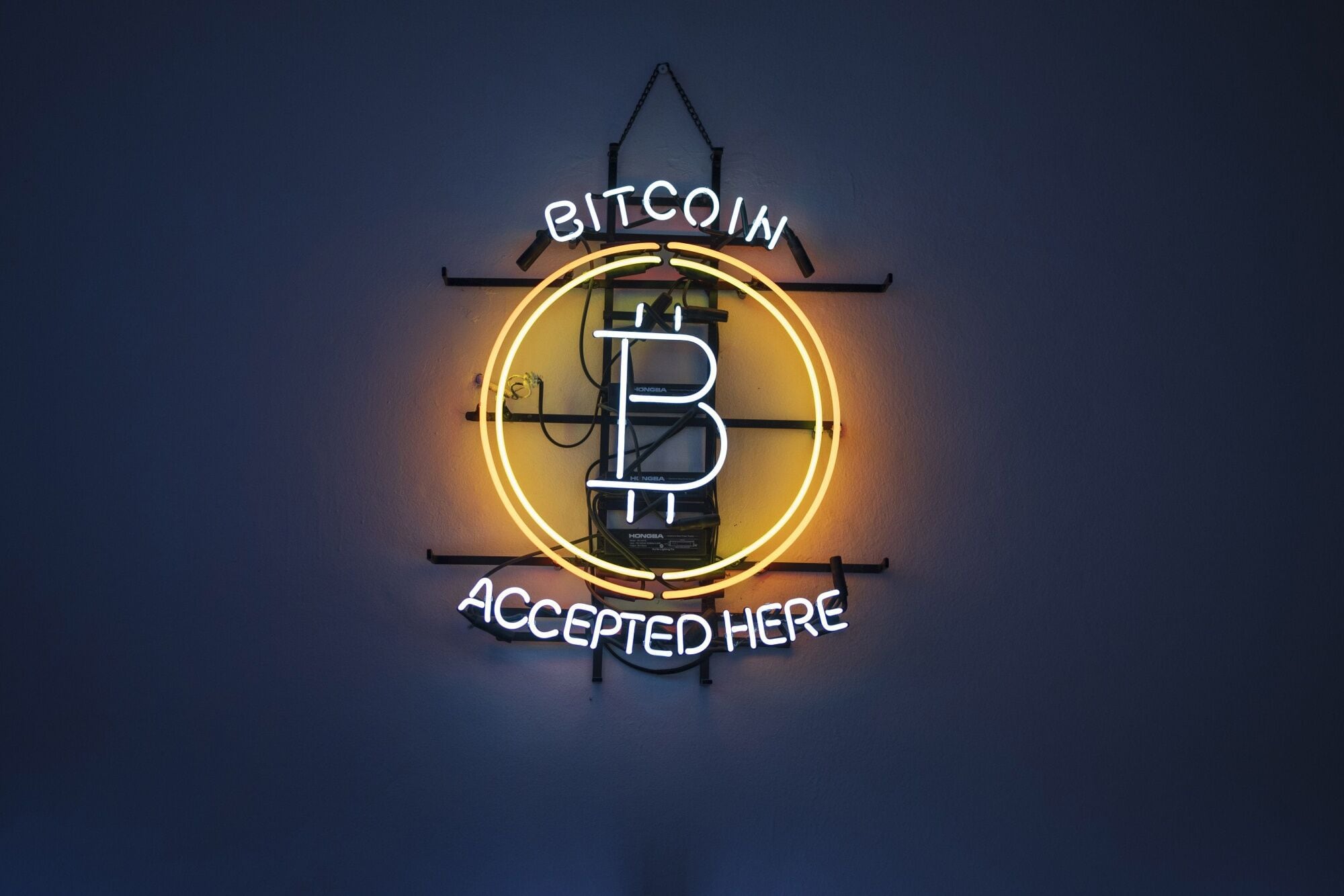 Bitcoin destoa dos mercados de ações e fica de fora de retomada em agosto