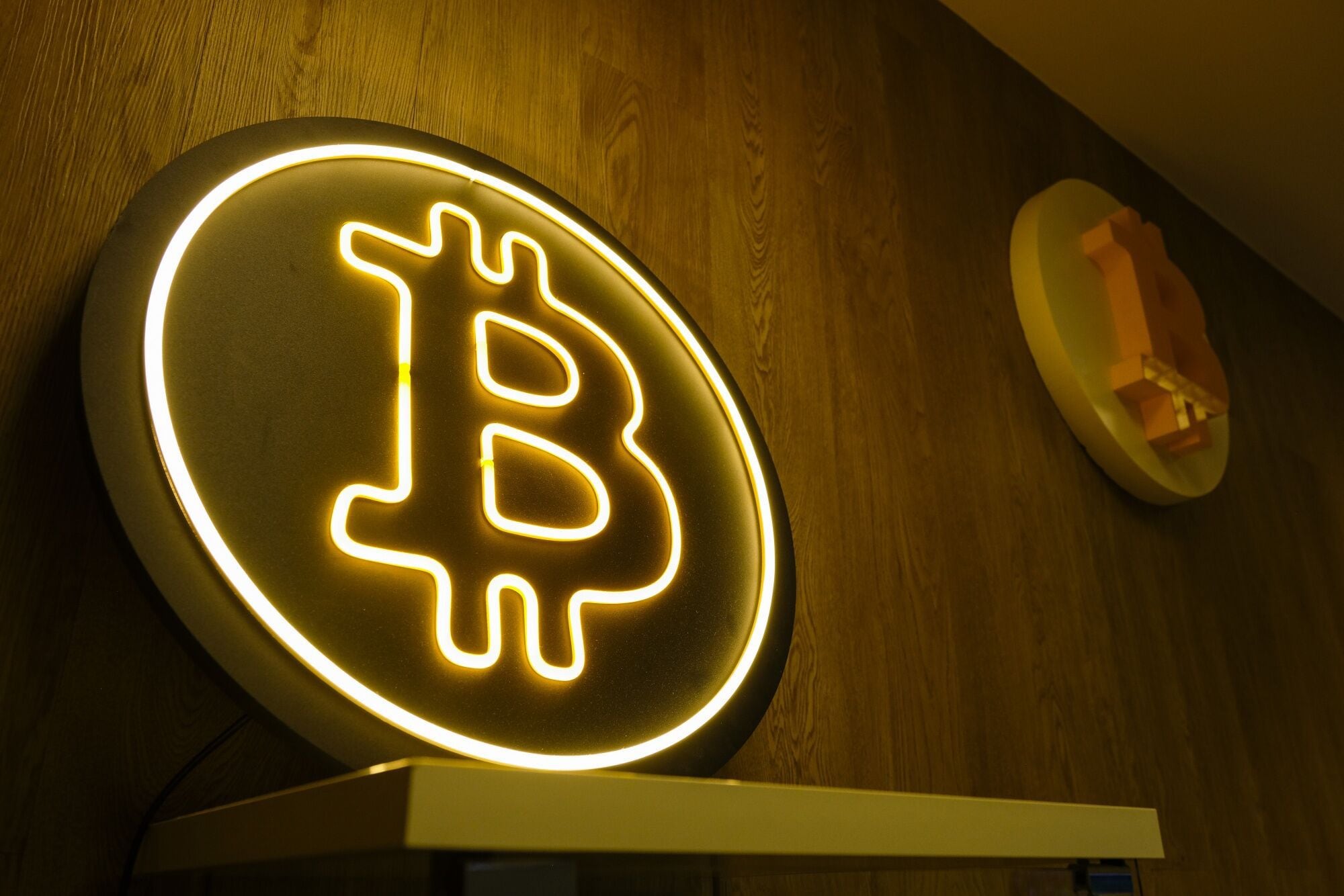 Bitcoin tem maior sequência de perdas em 2024 e mercado questiona novo rali